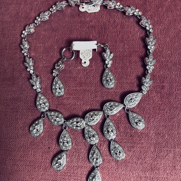 Cleopatra like rhodium plated crystal necklace and earring set- brand new - Picture 2 of 10